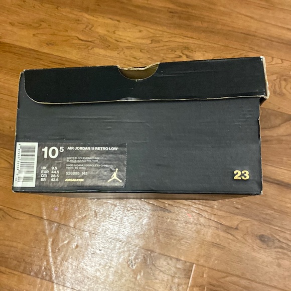 Air Jordan 11 Retro Low - Picture 7 of 8